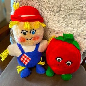 1982 and 1983 del monte Reddie tomato and shoo-shoo scarecrow vintage plushies